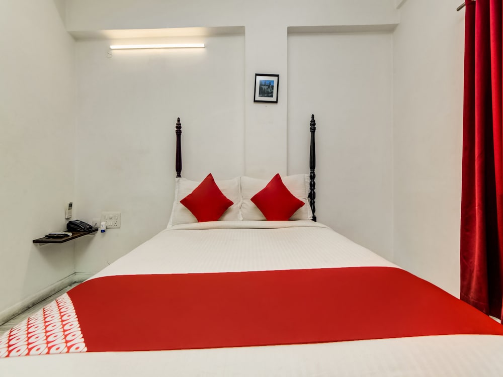 "Hotel O JNTU college Near LULU mall, KPHB Colony."