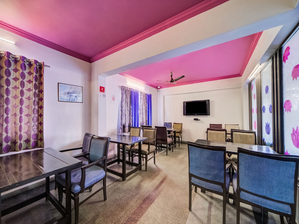 "Hotel O JNTU college Near LULU mall, KPHB Colony."