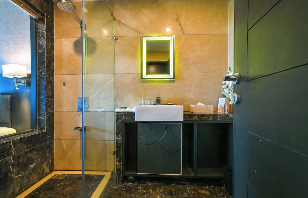 Narayani Heights Hotel & Resort