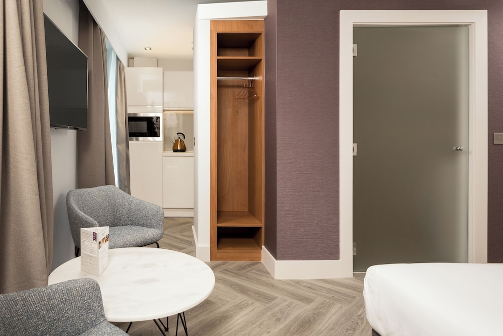Roomzzz London Stratford