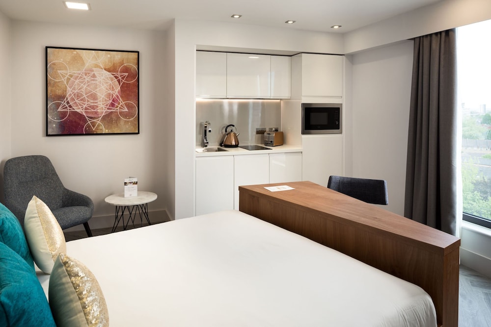 Roomzzz London Stratford