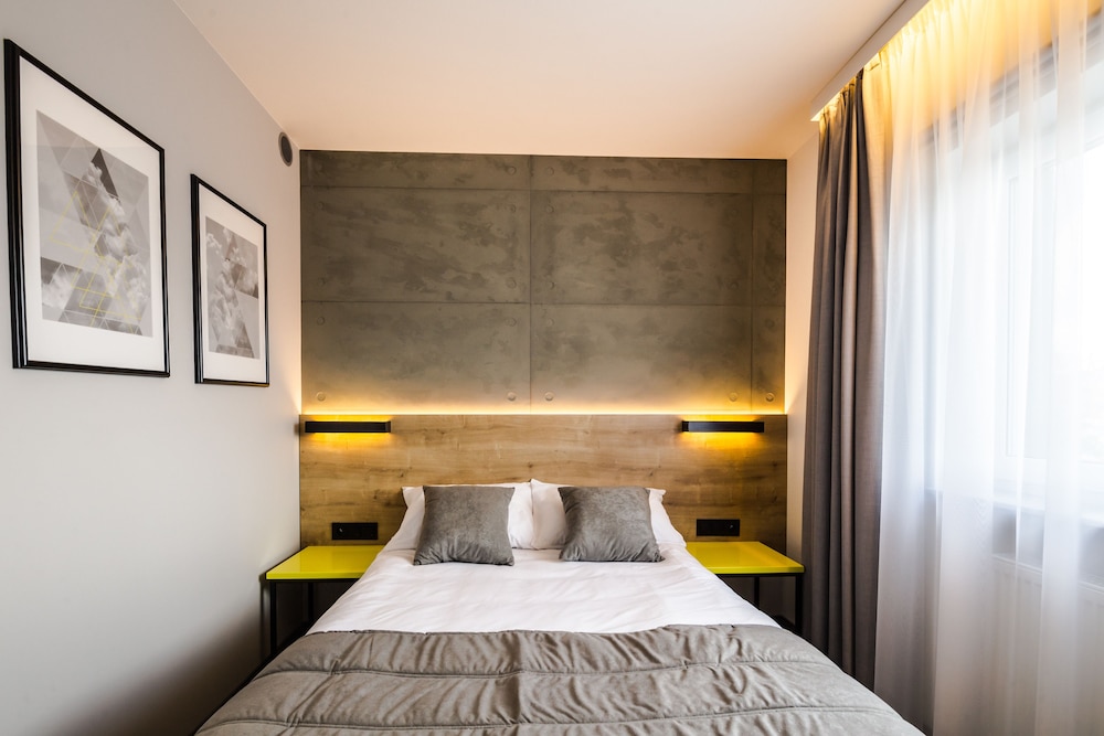 Air Hotel
