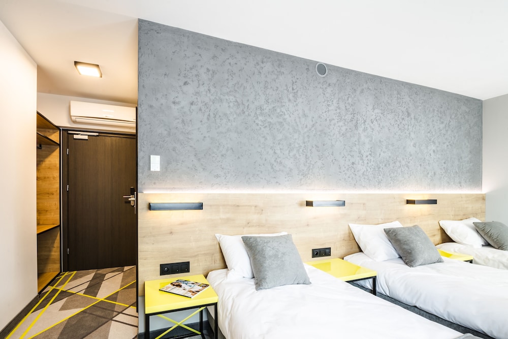 Air Hotel