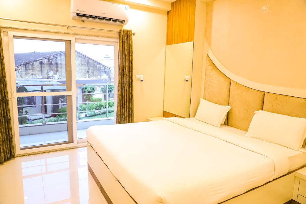 Hotel Shri Radha Nikunj at Prem Mandir
