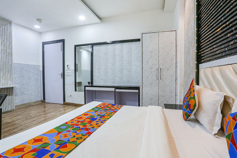 Hotel SPB 87 near Karol Bagh Metro Station