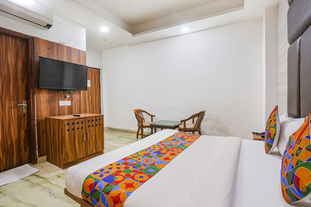 Hotel SPB 87 near Karol Bagh Metro Station
