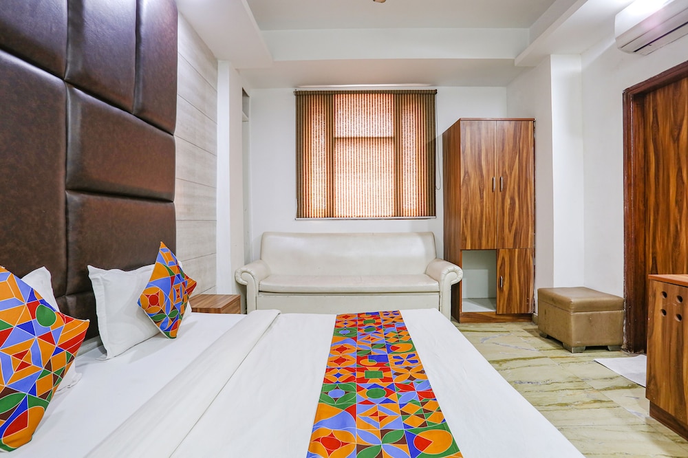 Hotel SPB 87 near Karol Bagh Metro Station