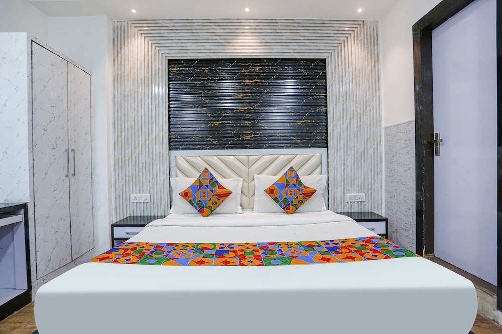 Hotel SPB 87 near Karol Bagh Metro Station