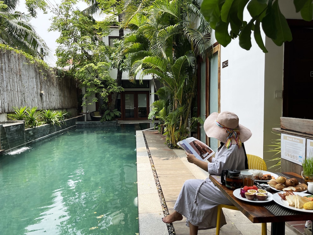 Sarina Hotel & Villa