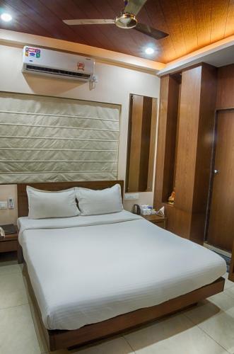 The Oval Rooms Kolkata