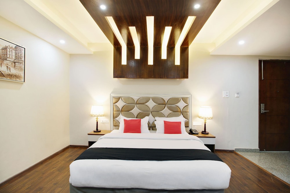 Capital O 28688 The Saffron Hotel
