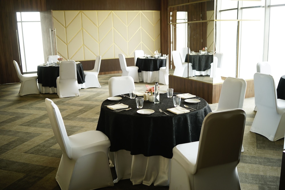 Rhythm Gurugram, Hotel & Suites, Sohna Road