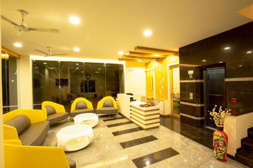 Ponnis Hotel