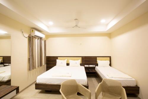 Ponnis Hotel