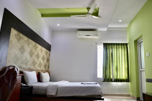 sri vaari residency
