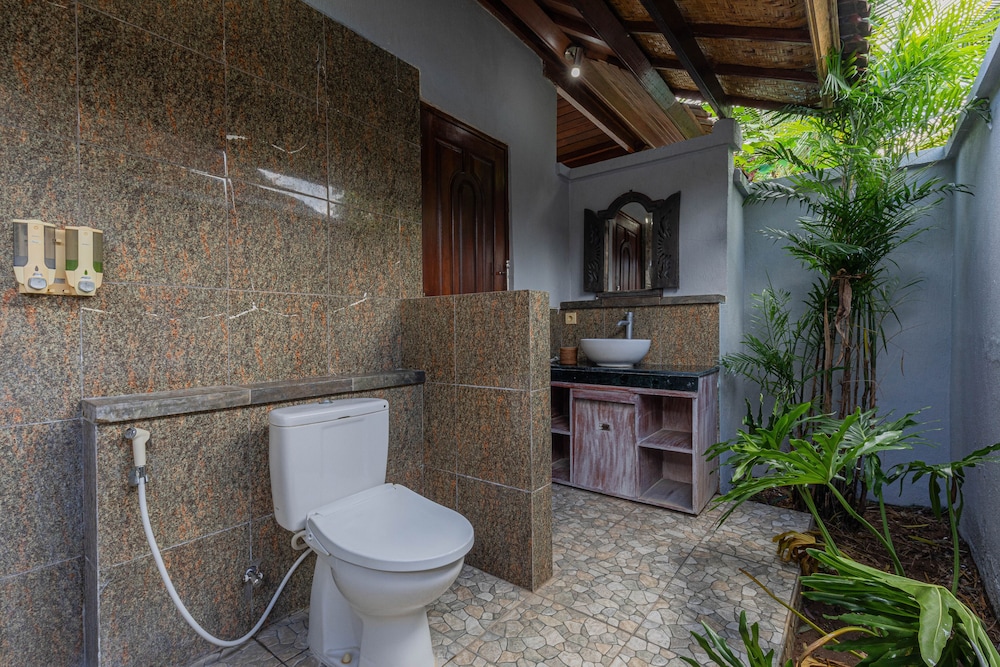 The Tanis Beach Resort Nusa Lembongan