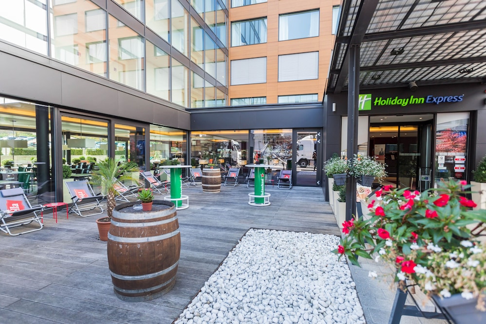 Holiday Inn Express Zurich Airport by IHG