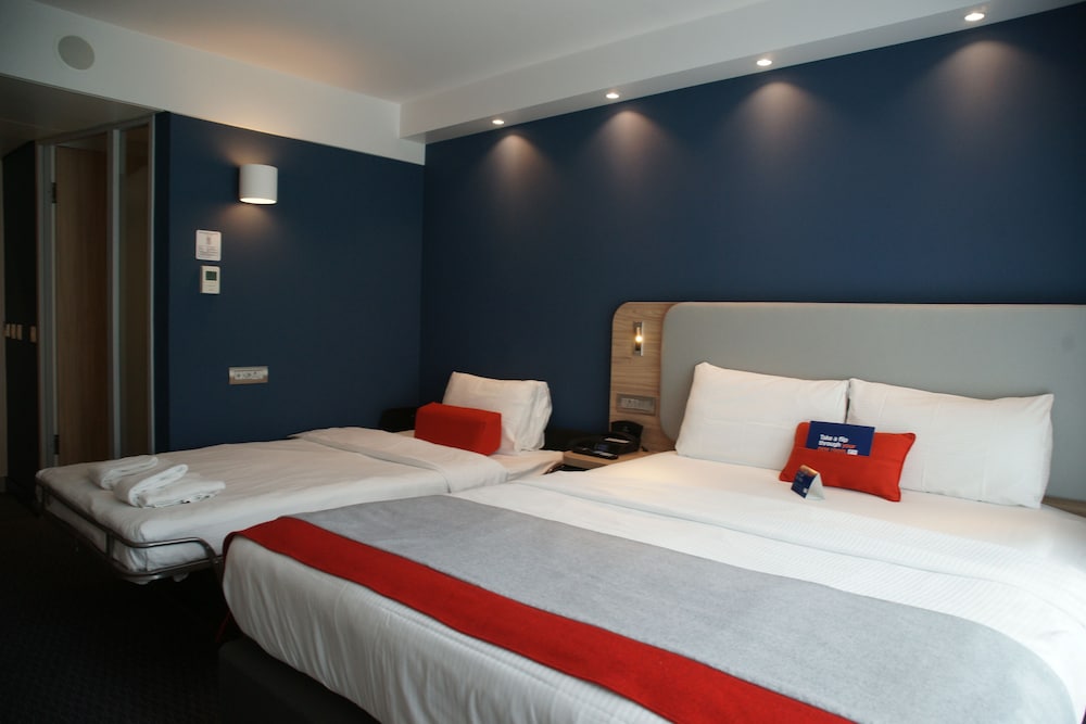 Holiday Inn Express Zurich Airport by IHG