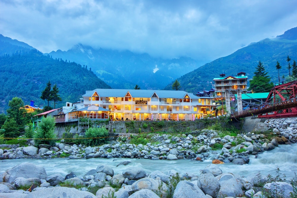 PARADISE-The Whitehouse Cafe (A Riverside Retreat)