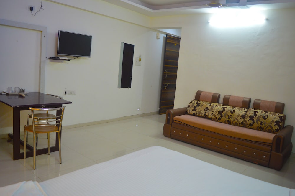 Nilaya Nest Away