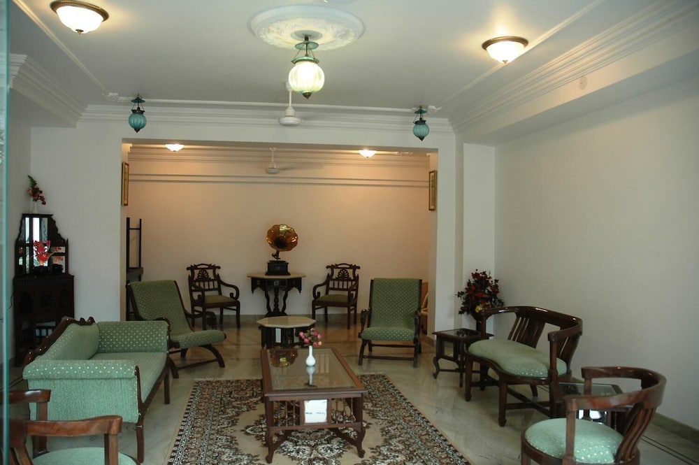 Raj Niwas Hotel