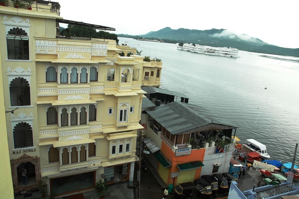 Raj Niwas Hotel
