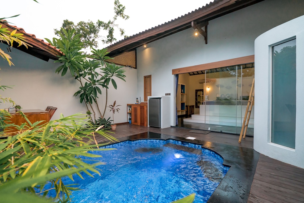 Stay Shark Villas