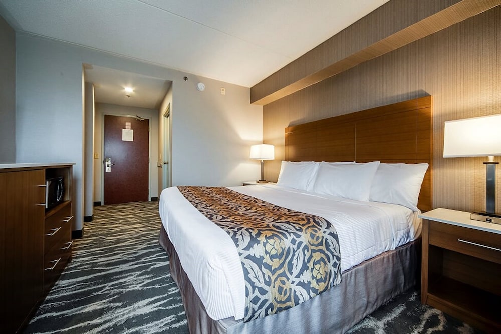 Monte Carlo Inn - Brampton Suites