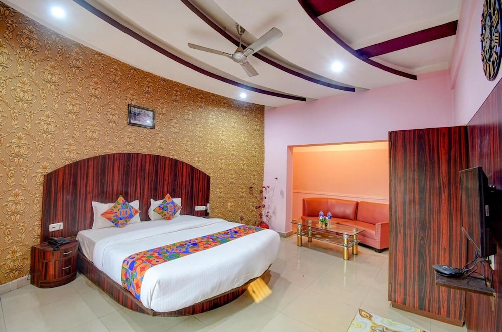  FabHotel Prime Rockstar Suites