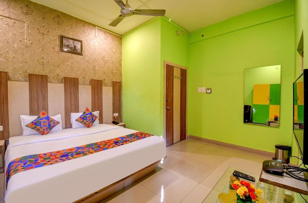  FabHotel Prime Rockstar Suites
