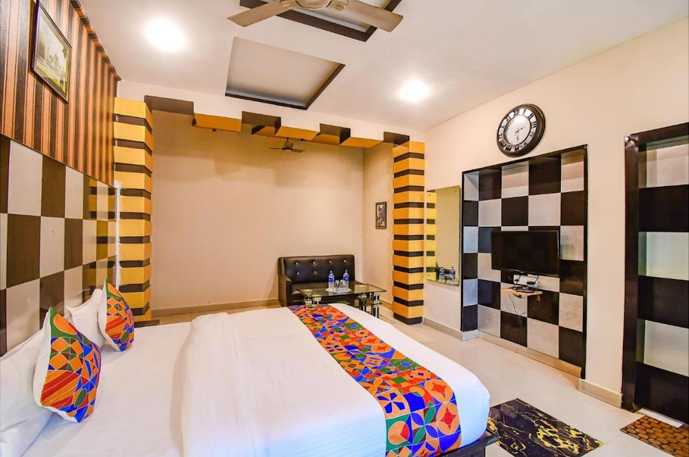  FabHotel Prime Rockstar Suites