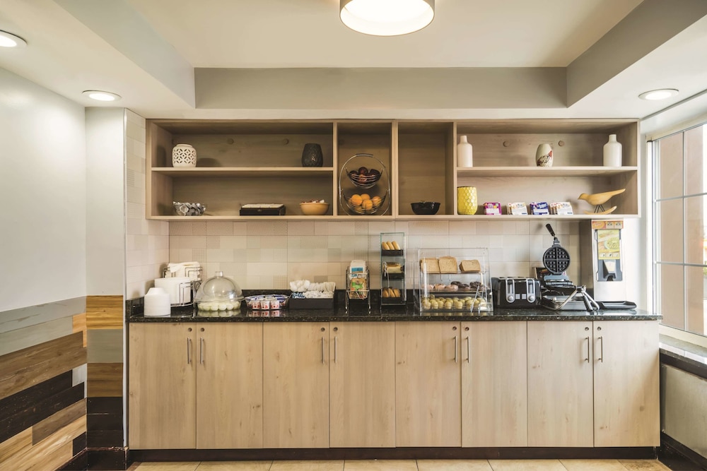 La Quinta Inn & Suites by Wyndham Brooklyn Downtown
