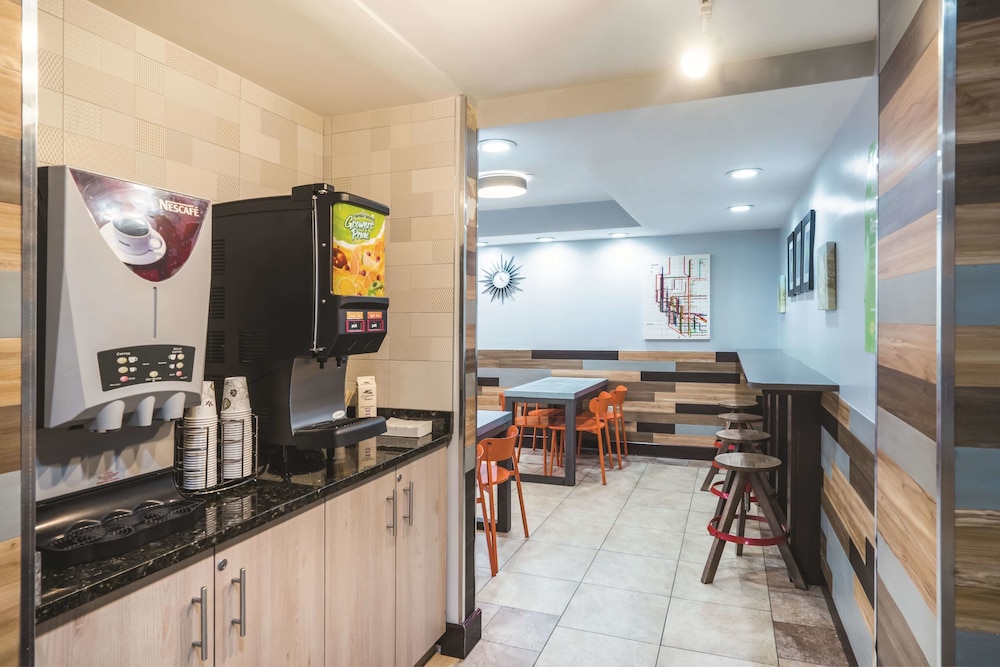 La Quinta Inn & Suites by Wyndham Brooklyn Downtown