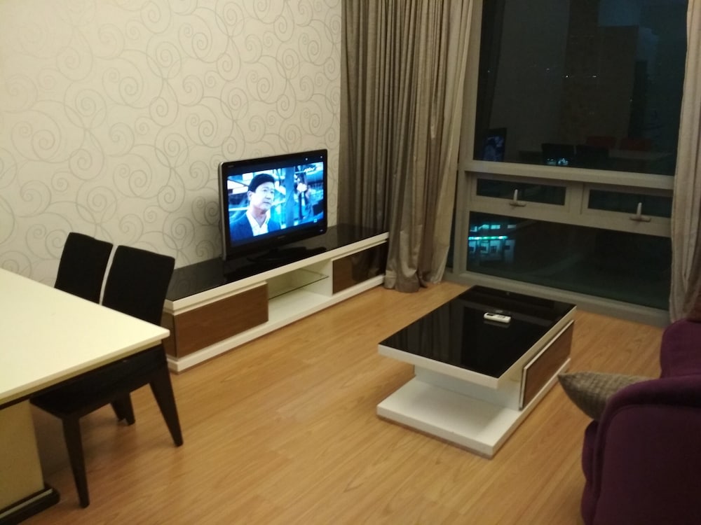 Queens Service Suite at Swiss Garden Residences