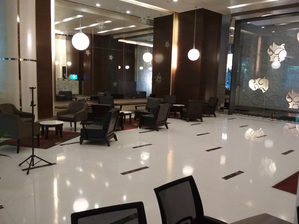 Queens Service Suite at Swiss Garden Residences
