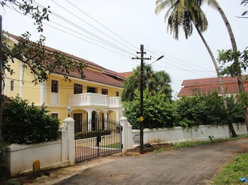 Golden Sands Apartments