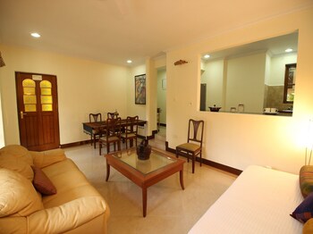 Golden Sands Apartments
