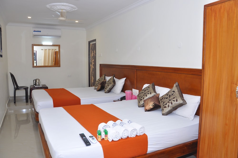 Oyo 5556 Hotel Nnp Grand
