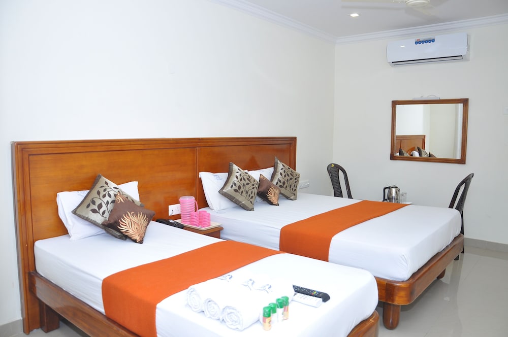 Oyo 5556 Hotel Nnp Grand