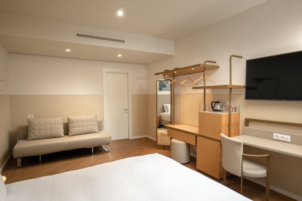 Cosmopolita Hotel Rome, Tapestry Collection by Hilton
