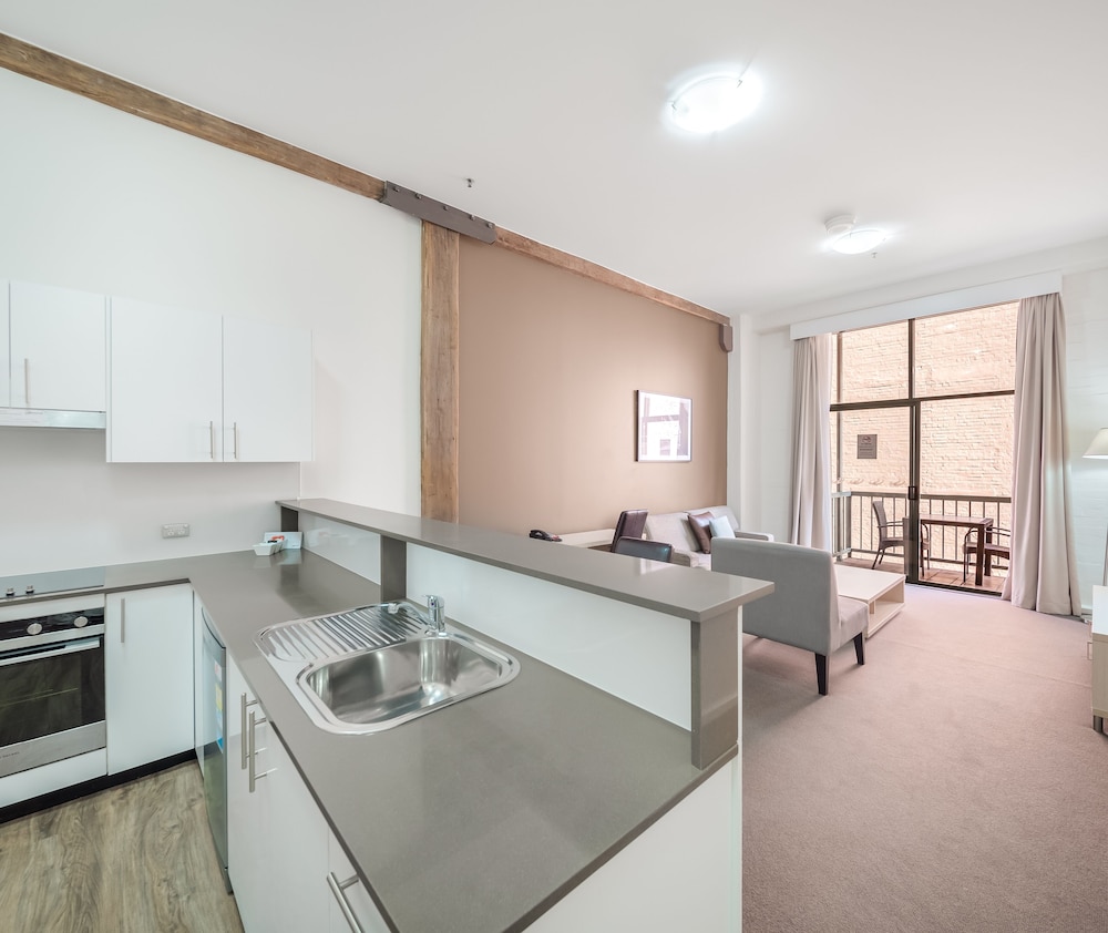 Oaks Sydney Goldsbrough Suites