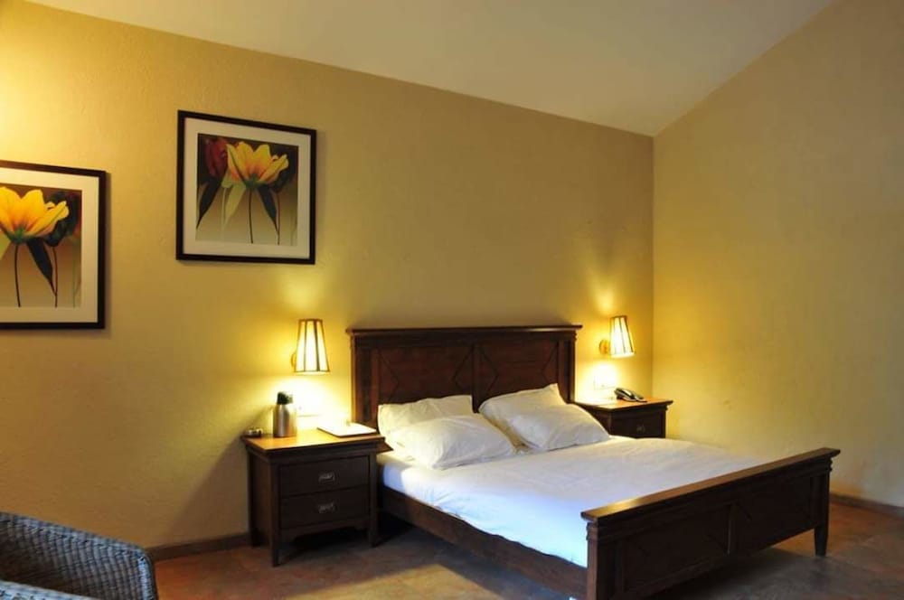 Sai Palace Hotel & Gardens Mira Road
