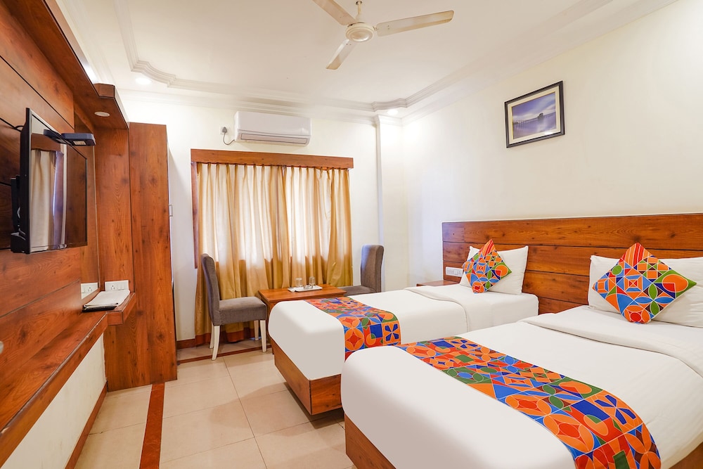 FabHotel Savi Inn - Nr. Mantri Square Mall