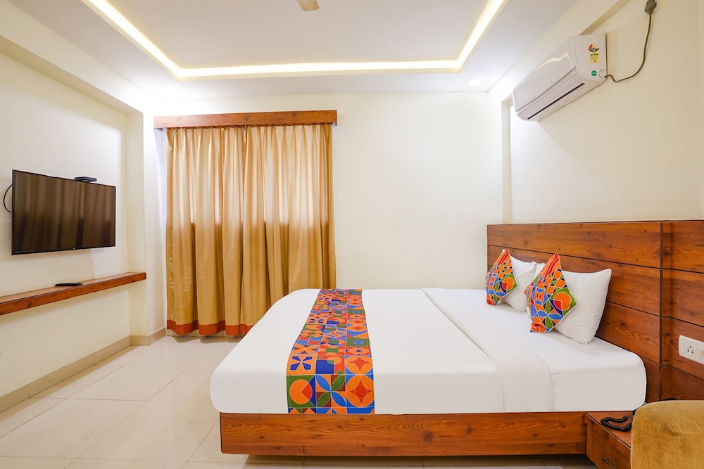 FabHotel Savi Inn - Nr. Mantri Square Mall