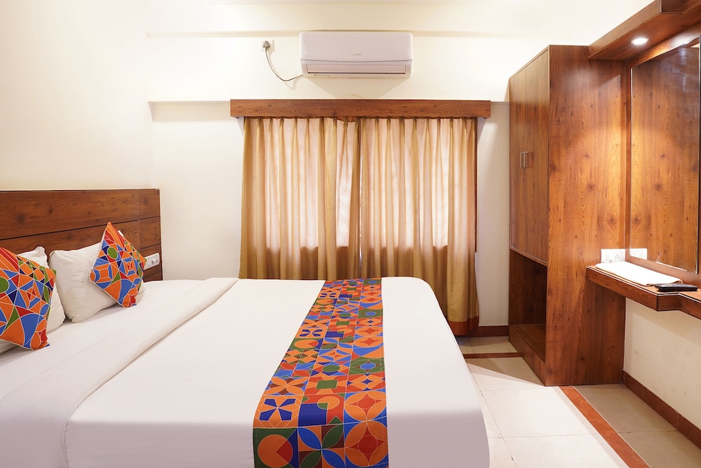FabHotel Savi Inn - Nr. Mantri Square Mall
