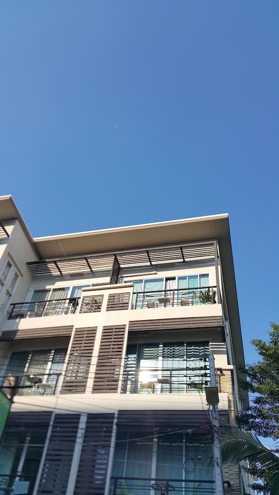 Admire House