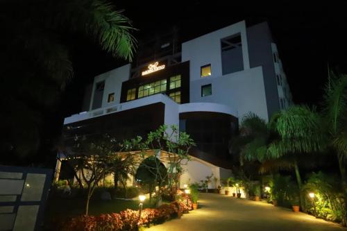 Grand Sarovar Portico