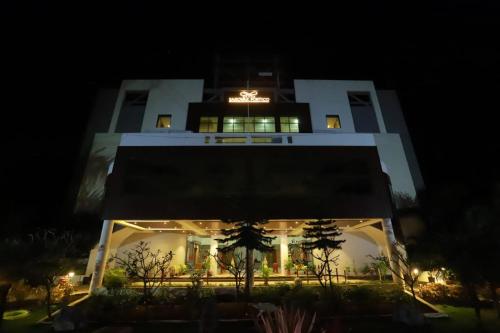 Grand Sarovar Portico