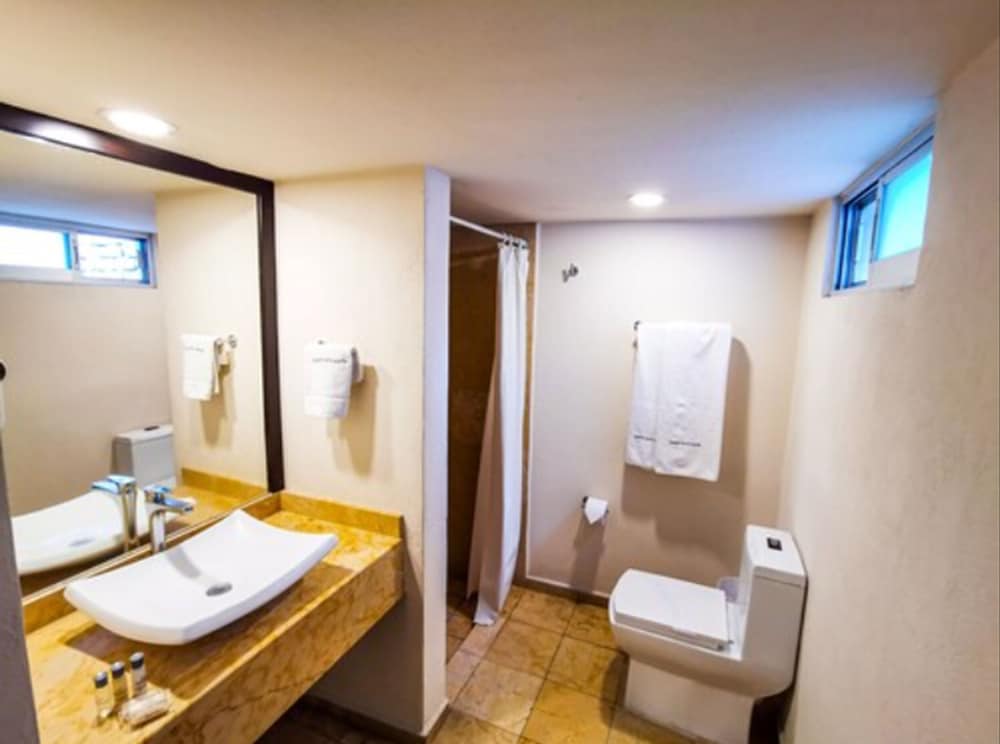 Country Hotel and Suites