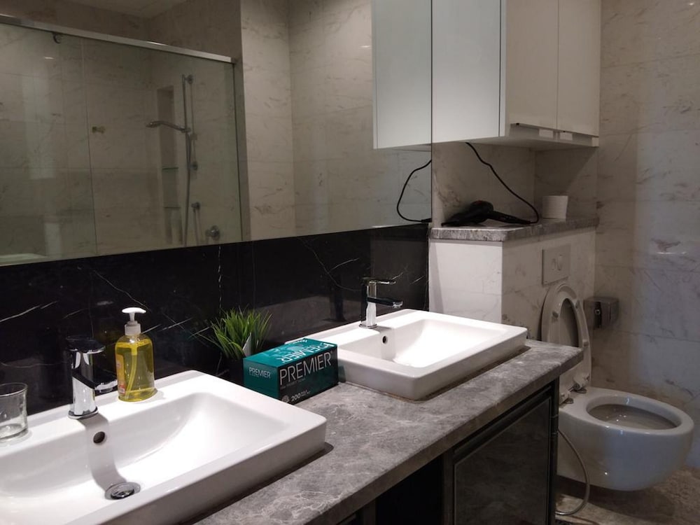KL Platinum Suites by SNC